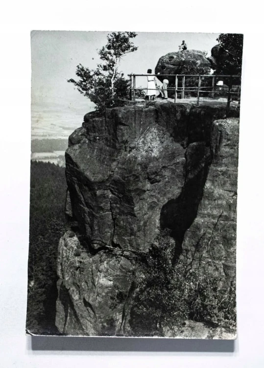 SZCZELINIEC - GÓRY STOŁOWE NAD PRZEPAŚCIĄ l. 60