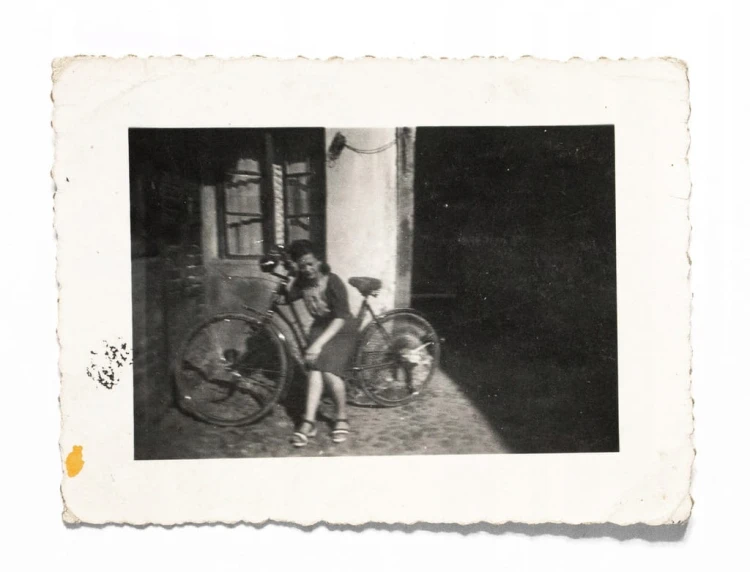 STARA FOTOGRAFIA - KOBIETA NA ROWERZE, SIEKOWO II RP