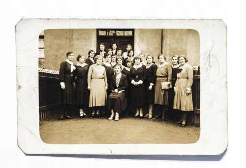 STARA FOTOGRAFIA - SZKOŁA, KLASA DZIEWCZĘCA II RP