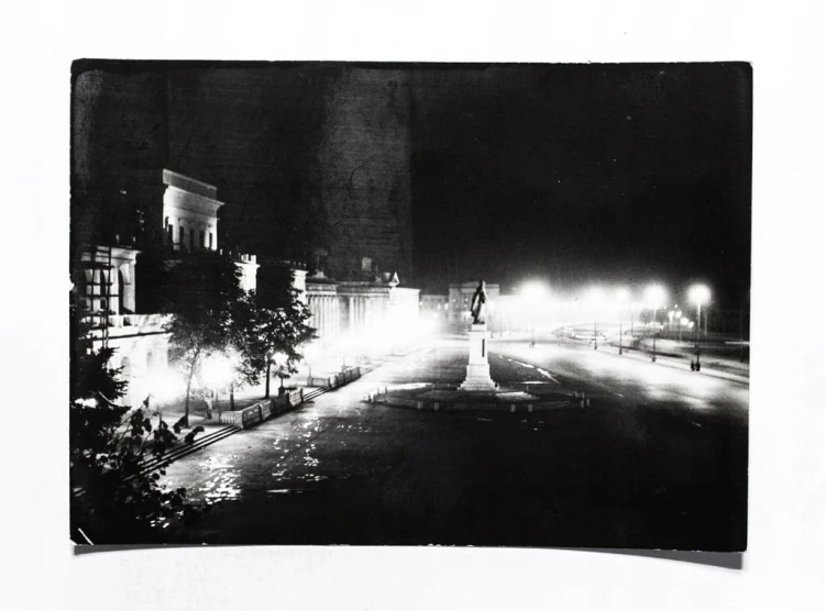 WARSZAWA - PLAC DZIERZYŃSKICH W NOCY l. 60