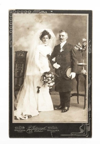 STARA FOTOGRAFIA - MŁODA PARA, ŚLUB, ATELIER GNIEZNO / WRZEŚNIA