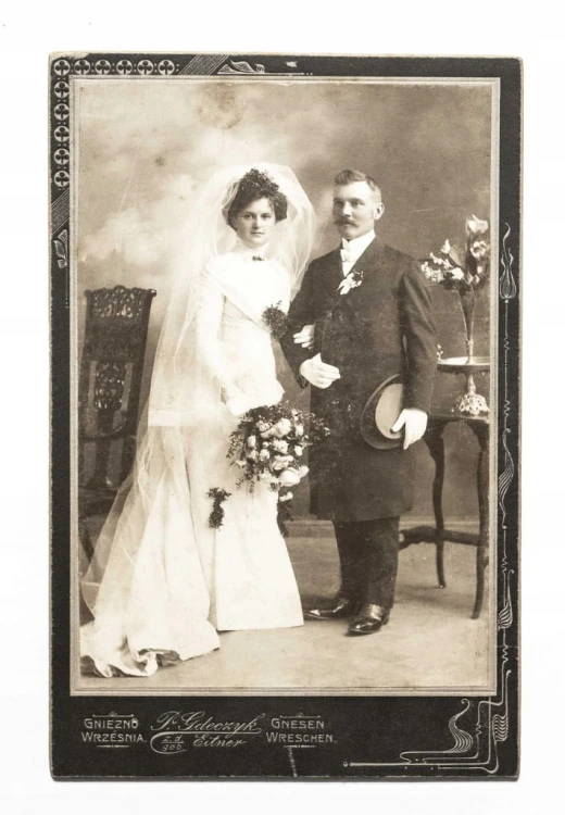 STARA FOTOGRAFIA - MŁODA PARA, ŚLUB, ATELIER GNIEZNO / WRZEŚNIA