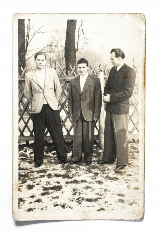 STARA FOTOGRAFIA - MĘŻCZYŹNI W GARNITURACH, BERLIN 1944