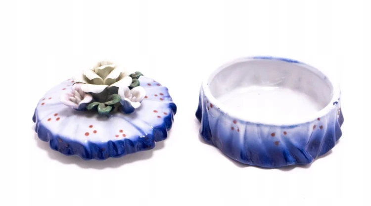 STARA PORCELANOWA SZKATUŁKA
