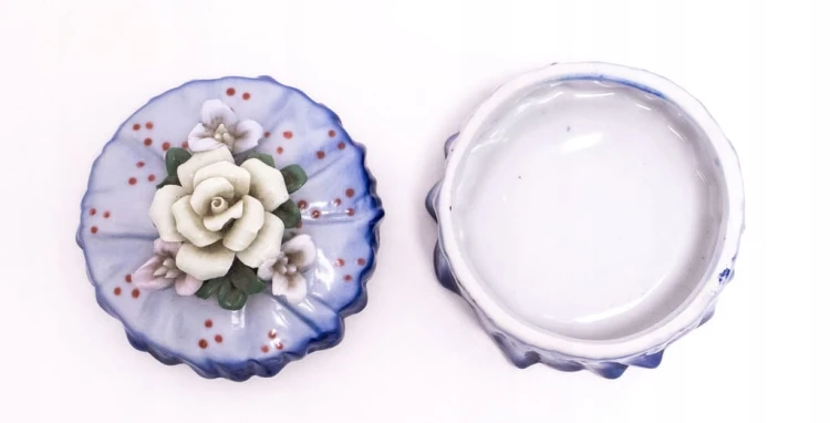 STARA PORCELANOWA SZKATUŁKA