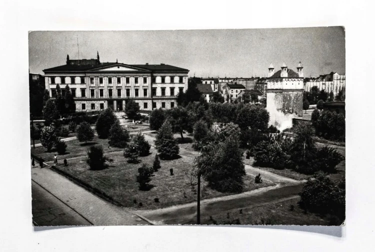 RACIBÓRZ - SKWER, SIEDZIBA SĄDU POWIATOWEGO l. 60