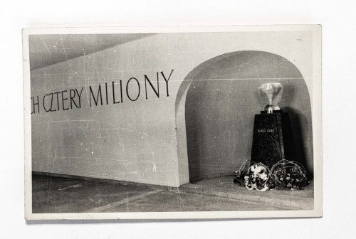 OŚWIĘCIM - MUZEUM, PROCHY POMORDOWANYCH WIĘŹNIÓW l. 50