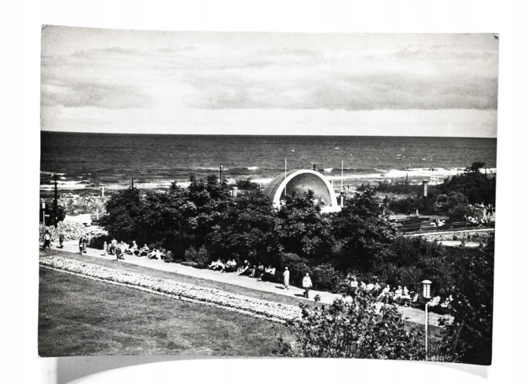 MIĘDZYZDROJE - KĄPIELISKO, MUSZLA KONCERTOWA, WYBRZEŻE l. 60