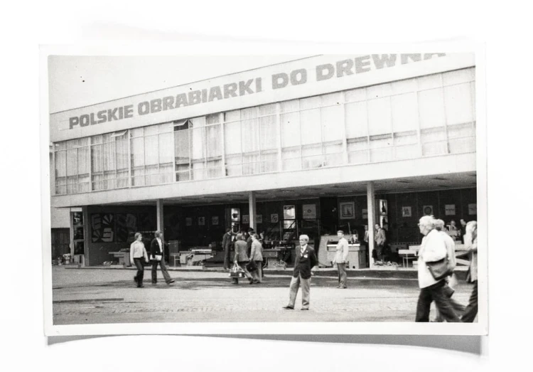 STARA FOTOGRAFIA - POLSKIE OBRABIARKI DO DREWNA l. 60