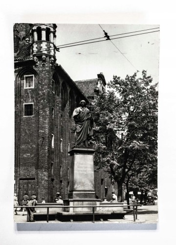 TORUŃ - POMNIK MIKOŁAJA KOPERNIKA 1960