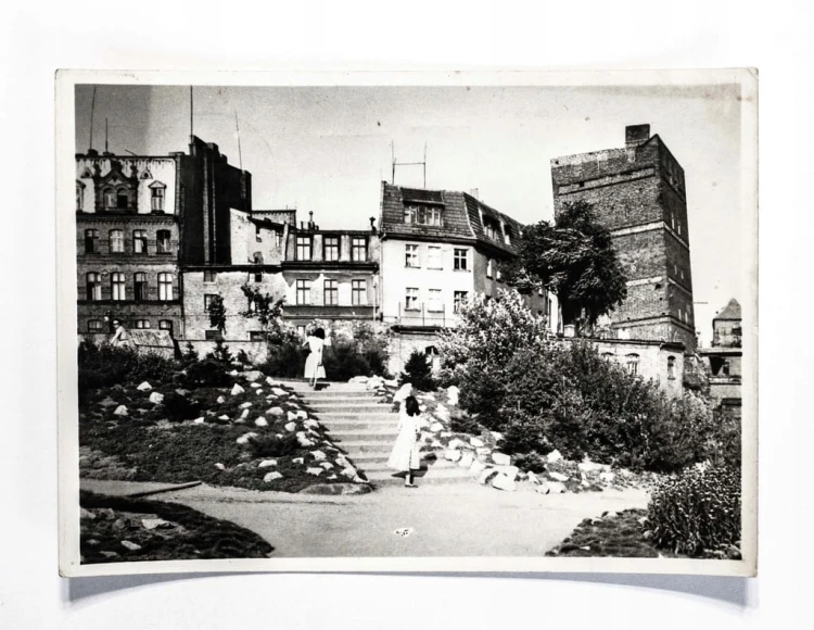 TORUŃ - SKWER MIEJSKI, KRZYWA WIEŻA 1961