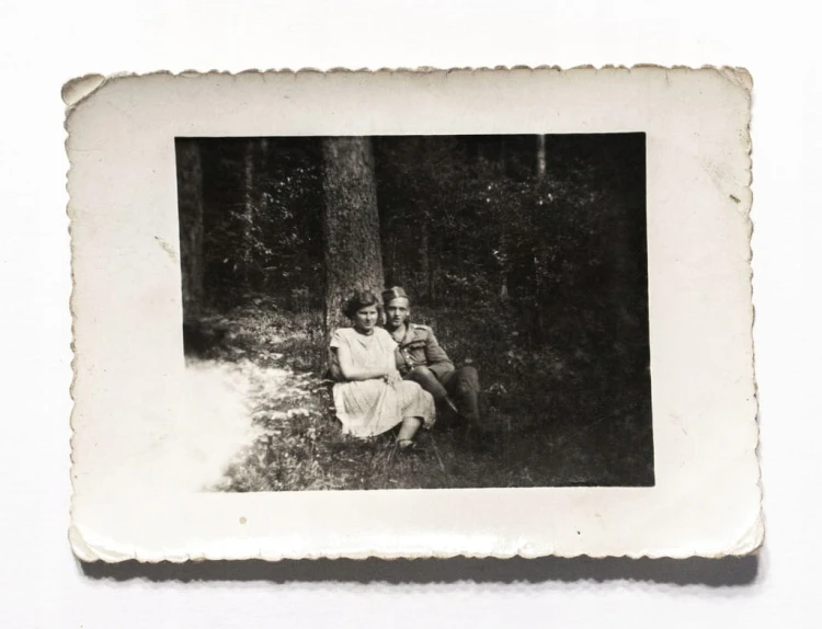 STARA FOTOGRAFIA - ŻOŁNIERZ LWP Z KOBIETĄ, DRAWSKO POMORSKIE 1951
