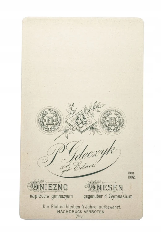 STARA FOTOGRAFIA - MĘŻCZYZNA Z WĄSEM W GARNITURZE, ATELIER GNIEZNO 1901