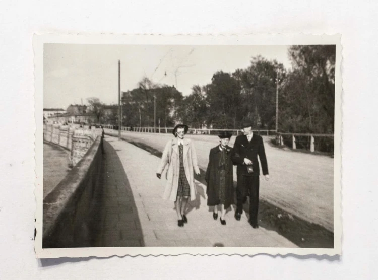 STARA FOTOGRAFIA - PRZYJACIELE PRZY WIŚLE , KRAKÓW 1942
