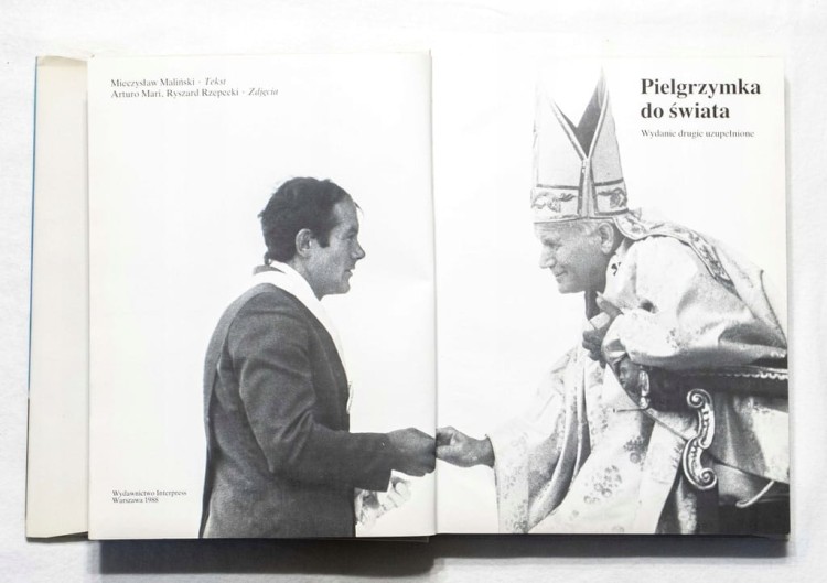 STARA KSIĄŻKA JAN PAWEŁ II - PIELGRZYMKA DO ŚWIATA 1988