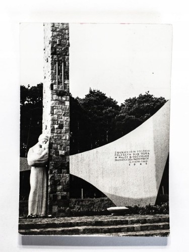 SIEKIERKI - POMNIK POLEGŁYCH ŻOŁNIERZY NAD ODRĄ 1969