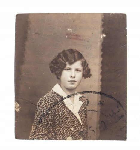 STARA FOTOGRAFIA - MŁODA DZIEWCZYNKA ok. 1910/1920