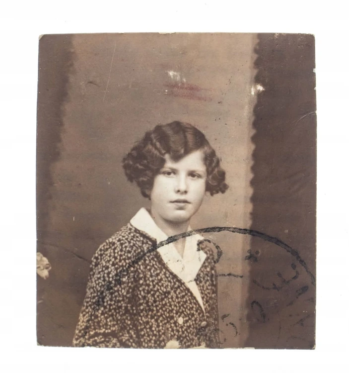 STARA FOTOGRAFIA - MŁODA DZIEWCZYNKA ok. 1910/1920