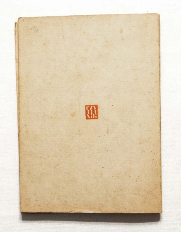 STARA SKIĄŻKA W ROZWALONYM DOMU 1946