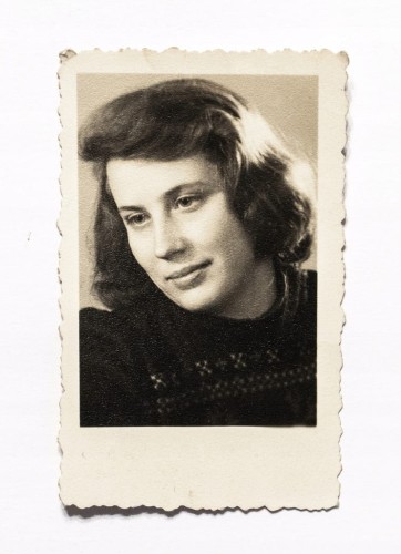 STARA FOTOGRAFIA - MŁODA KOBIETA, OSTRÓW WIELKOPOLSKI 1946