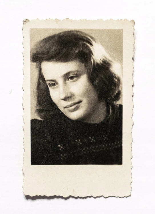 STARA FOTOGRAFIA - MŁODA KOBIETA, OSTRÓW WIELKOPOLSKI 1946