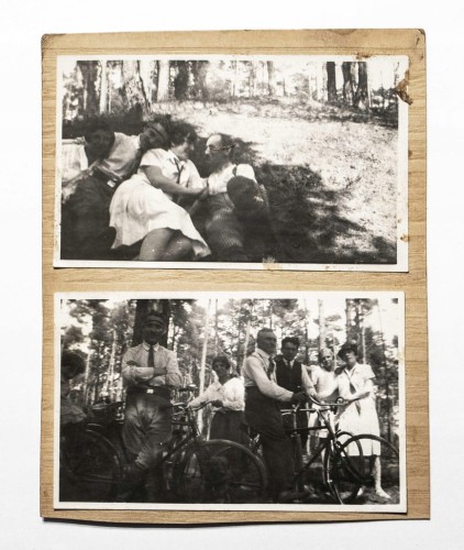 STARA FOTOGRAFIA - PRZYJACIELE NA ROWERACH W LESIE 1926