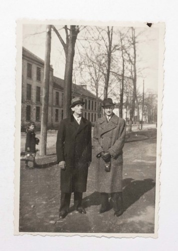 STARA FOTOGRAFIA - MĘŻCZYŹNI W PŁASZCZACH, KRAKÓW l. 30/40