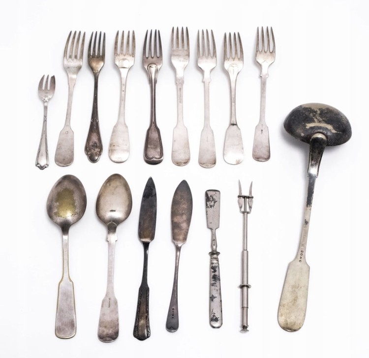 ZESTAW STARYCH METALOWYCH / POSREBRZANYCH SZTUĆCÓW