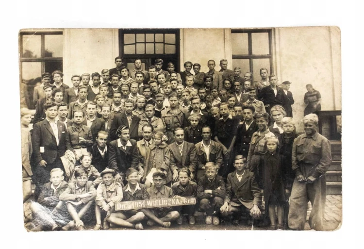 STARA FOTOGRAFIA - WYCIECZKA, OBÓZ, WIELICZKA 1951