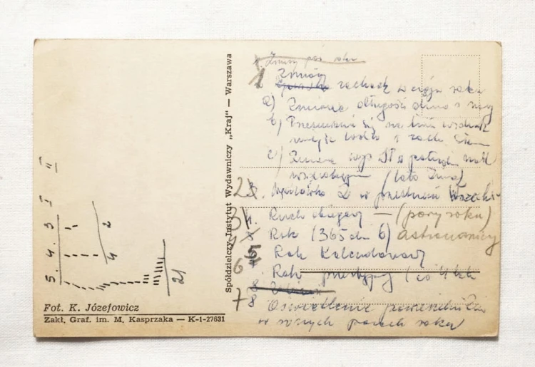 TRZEMESZNO - FRAGMENT ODKRYTEGO KOŚCIOŁA l. 50