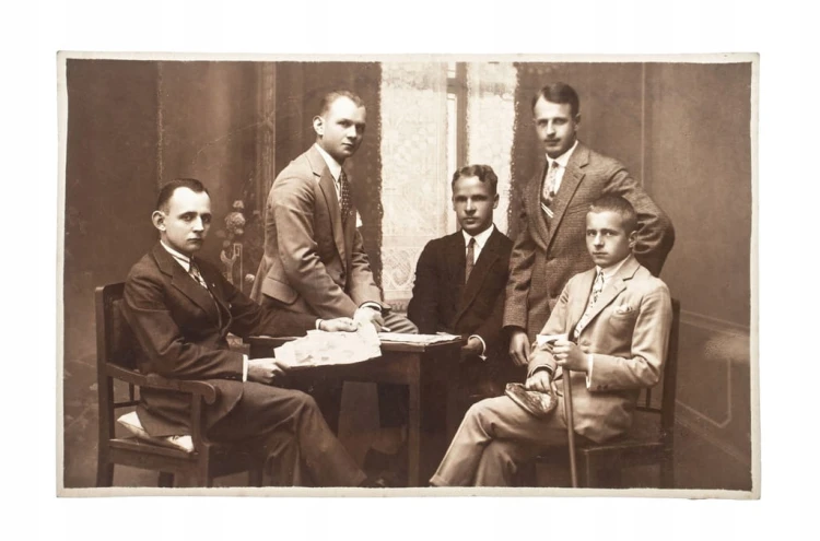 STARA FOTOGRAFIA MĘŻCZYŹNI W GARNITURACH 1927