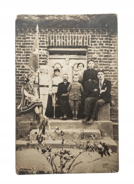 STARA FOTOGRAFIA RODZINA, WOJSKOWI, SZTANDAR l. 10