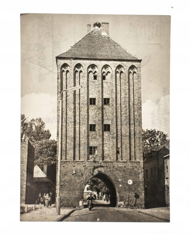 SŁAWNO - BRAMA SŁUPSKA l. 60