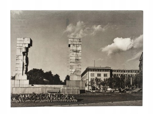 OLSZTYN - PLAC ARMII CZERWONEJ, POMNIK l. 50/60