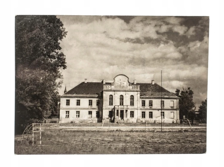 PNIEWY - SZKOŁA OGÓLNOKSZTAŁCĄCA, PAŁAC 1967