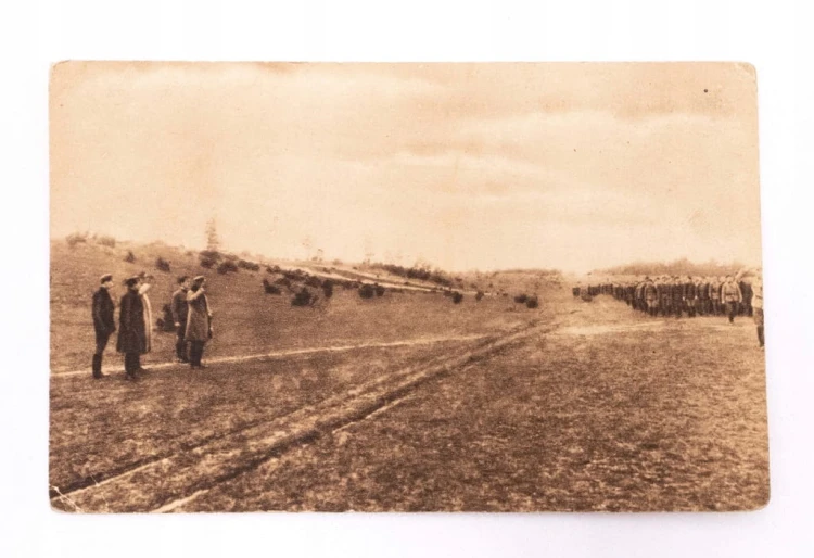 STARA POCZTÓWKA - PIŁSUDSKI PRZEJMUJE DEFILADĘ