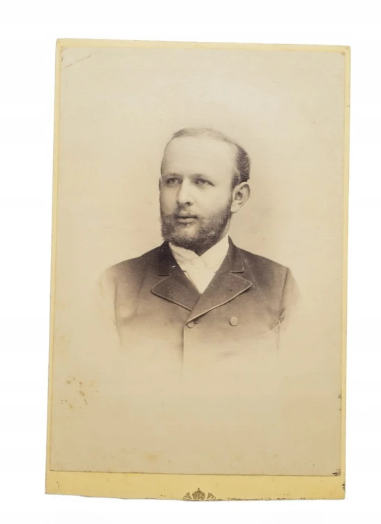 MĘŻCZYZNA W PŁASZCZU - ATELIER MONACHIUM