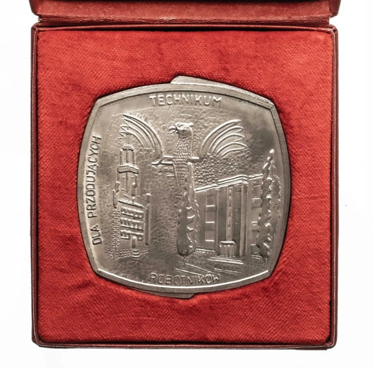 MEDAL TECHNIKUM DLA PRZODUJĄCYCH ROBOTNIKÓW