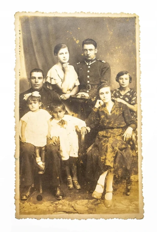 POCZTÓWKA - ZDJĘCIE RODZINNE, DUBNO 1935