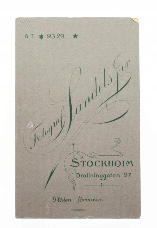 KOBIETA NA FOTELU - ATELIER SZTOKHOLM