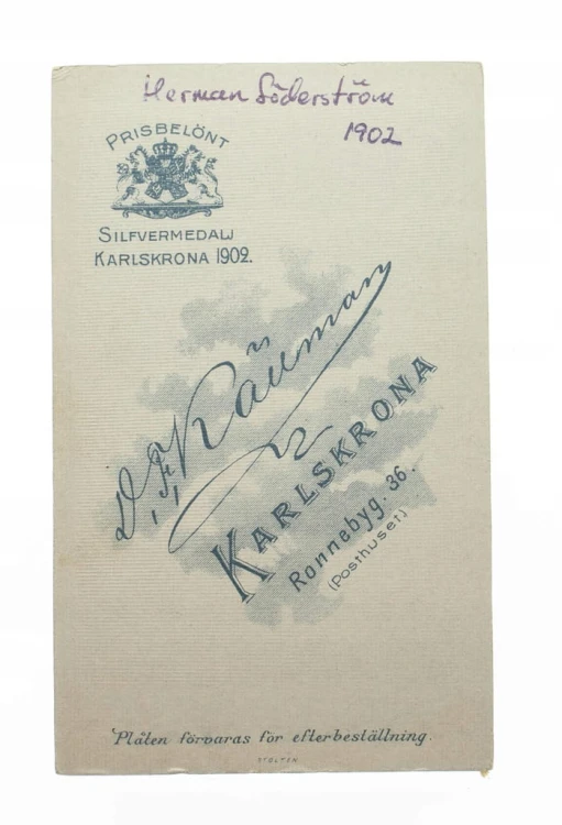 MŁODY MĘŻCZYZA - ATELIER KARLSKRONA 1902