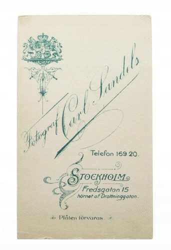 MĘŻCZYZNA W GARNITURZE - ATELIER SZTOKHOLM