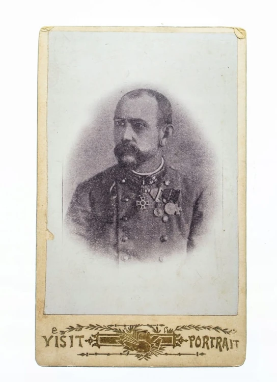 FOT. MEŻCZYZNA W MUNDURZE Z ODZNACZENIAMI 1903