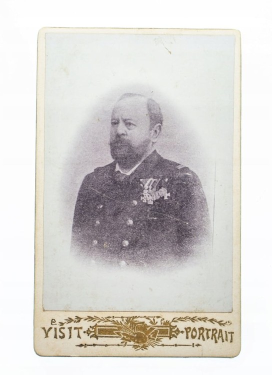 FOT. MEŻCZYZNA W MUNDURZE Z ODZNACZENIAMI 1903