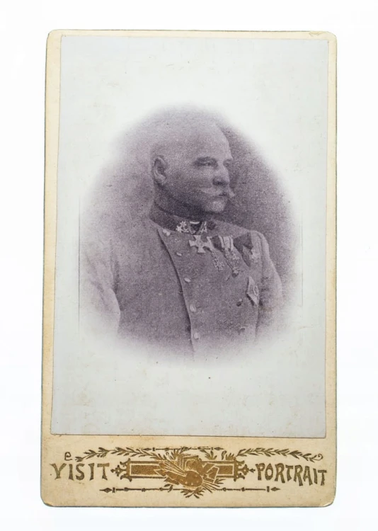 FOT. MEŻCZYZNA W MUNDURZE Z ODZNACZENIAMI 1903