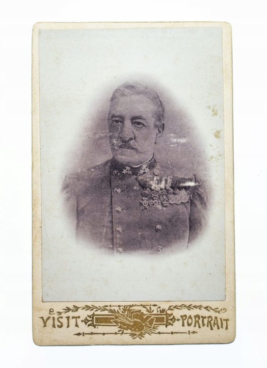 FOT. MEŻCZYZNA W MUNDURZE Z ODZNACZENIAMI 1903