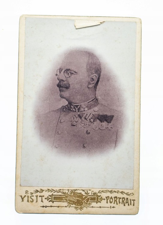 FOT. MEŻCZYZNA W MUNDURZE Z ODZNACZENIAMI 1903