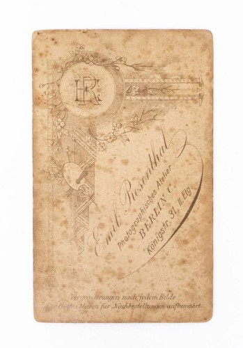 STARA FOTOGRAFIA - MĘŻCZYZNA W MUNDURZE Z PSEM, ATELIER BERLIN