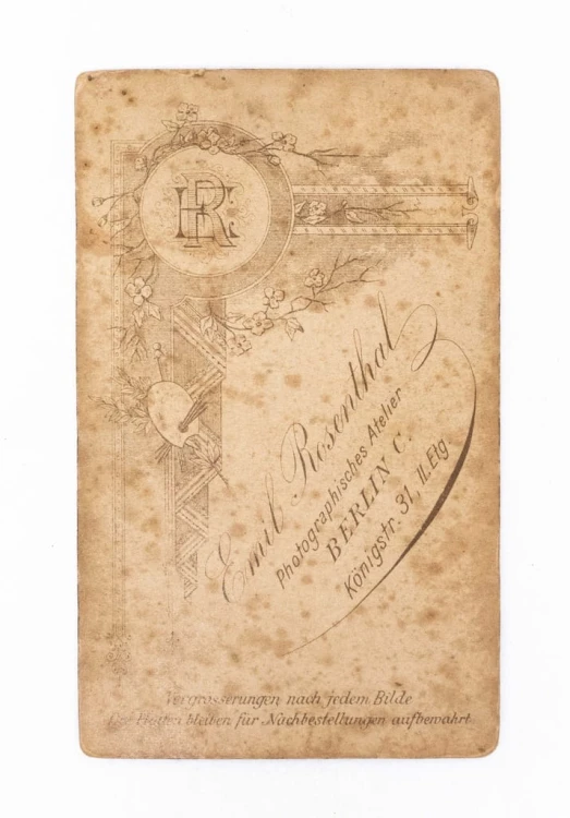 STARA FOTOGRAFIA - MĘŻCZYZNA W MUNDURZE Z PSEM, ATELIER BERLIN