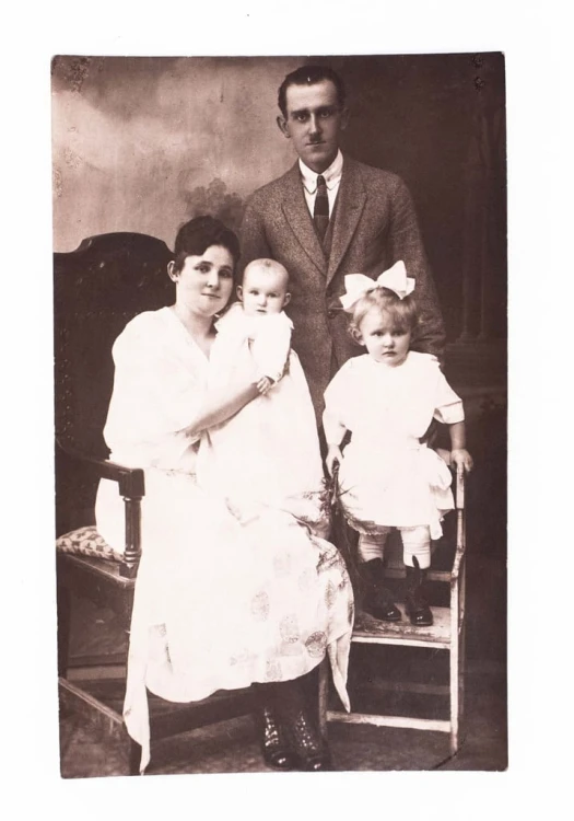 STARA FOTOGRAFIA - ZDJĘCIE RODZINNE, FOT. FUCHSOWA, POZNAŃ II RP